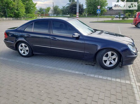 Mercedes-Benz E 220 2003  випуску Івано-Франківськ з двигуном 2.1 л дизель седан механіка за 6400 долл. 
