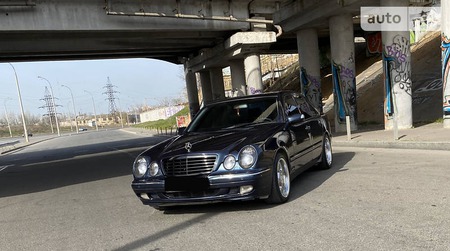 Mercedes-Benz E 430 2000  випуску Одеса з двигуном 4.3 л  седан автомат за 7500 долл. 