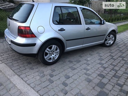 Volkswagen Golf 2001  випуску Львів з двигуном 1.6 л бензин хэтчбек механіка за 4700 долл. 