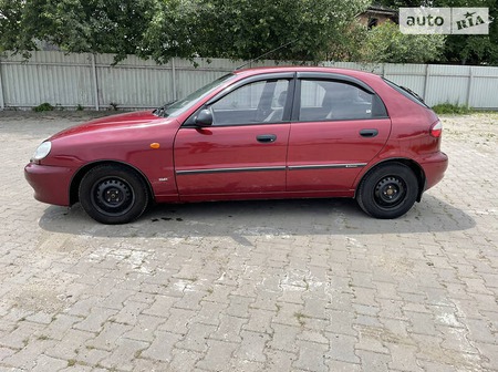 Daewoo Lanos 2004  випуску Чернівці з двигуном 1.5 л бензин хэтчбек механіка за 2750 долл. 