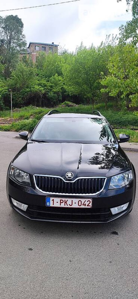 Skoda Octavia 2016  випуску Чернівці з двигуном 1.6 л дизель універсал механіка за 11799 долл. 