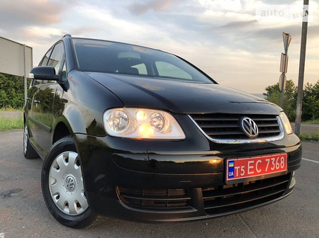 Volkswagen Touran 2005  випуску Львів з двигуном 1.6 л бензин мінівен механіка за 6150 долл. 