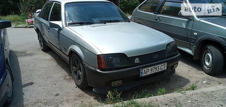 Opel Rekord 1986  випуску Запоріжжя з двигуном 2.2 л бензин седан механіка за 1100 долл. 