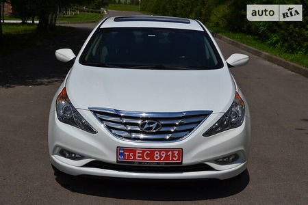 Hyundai Sonata 2013  випуску Рівне з двигуном 2.4 л бензин седан автомат за 9388 долл. 