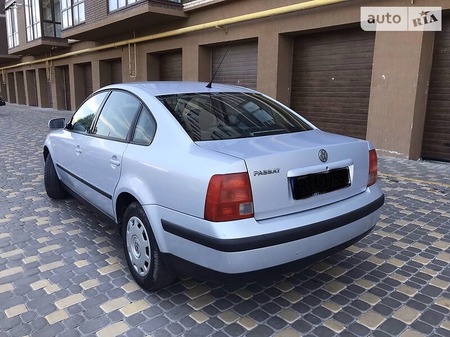 Volkswagen Passat 1998  випуску Вінниця з двигуном 1.6 л бензин седан  за 4250 долл. 