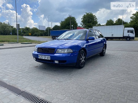 Audi A4 Limousine 1998  випуску Львів з двигуном 1.9 л дизель універсал механіка за 1300 долл. 