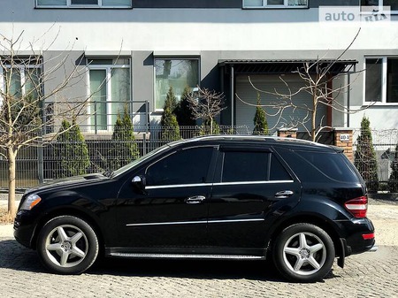 Mercedes-Benz ML 55 AMG 2009  випуску Київ з двигуном 5.5 л  позашляховик автомат за 13900 долл. 