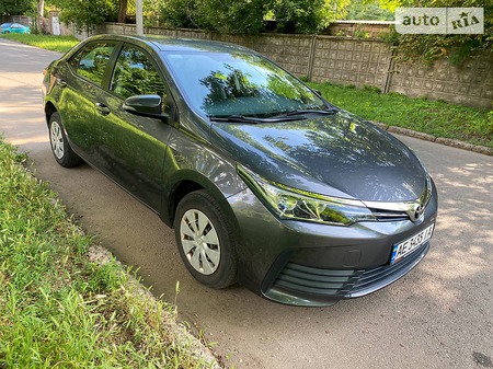 Toyota Corolla 2016  випуску Дніпро з двигуном 1.3 л бензин седан механіка за 13500 долл. 