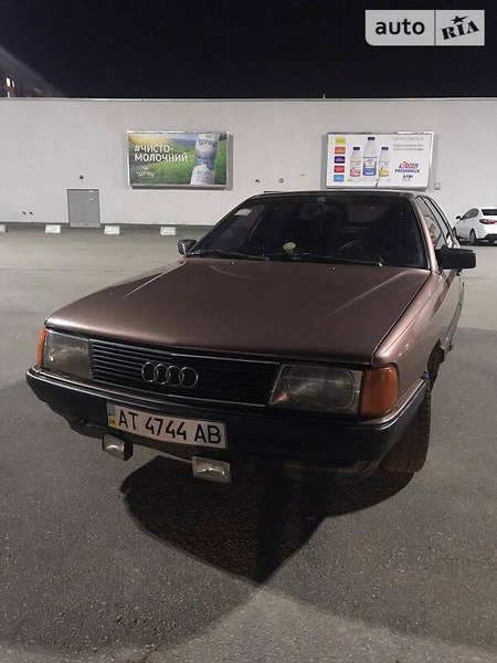 Audi 100 1984  випуску Івано-Франківськ з двигуном 1.8 л  універсал механіка за 1800 долл. 