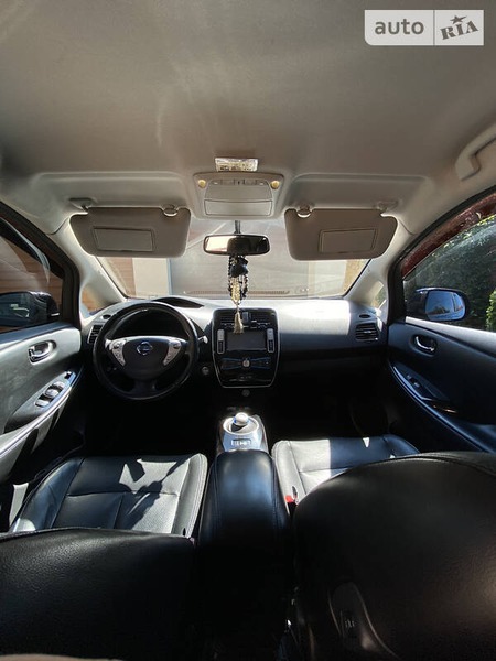 Nissan Leaf 2014  випуску Рівне з двигуном 0 л електро хэтчбек автомат за 9700 долл. 