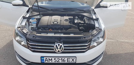 Volkswagen Passat 2013  випуску Житомир з двигуном 2.5 л бензин седан автомат за 10600 долл. 