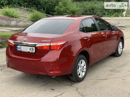 Toyota Corolla 2018  випуску Дніпро з двигуном 1.6 л бензин седан автомат за 16800 долл. 