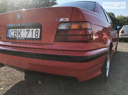 BMW 318 1991  випуску Ужгород з двигуном 1.8 л бензин седан механіка за 1750 долл. 