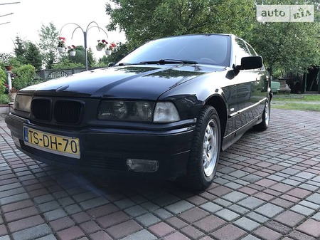 BMW 316 1998  випуску Рівне з двигуном 1.6 л бензин седан механіка за 1600 долл. 