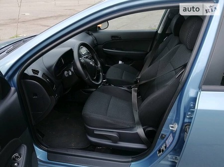 Hyundai i30 2011  випуску Дніпро з двигуном 1.6 л дизель хэтчбек механіка за 6950 долл. 