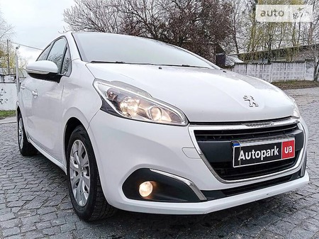 Peugeot 208 2017  випуску Київ з двигуном 1.2 л бензин хэтчбек автомат за 9999 долл. 