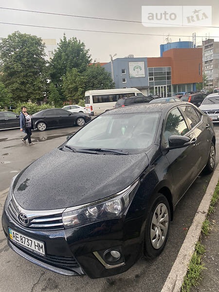 Toyota Corolla 2014  випуску Дніпро з двигуном 1.6 л бензин седан автомат за 14300 долл. 