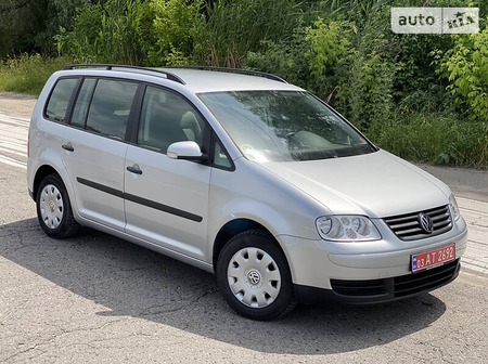 Volkswagen Touran 2004  випуску Полтава з двигуном 1.6 л бензин універсал механіка за 6700 долл. 
