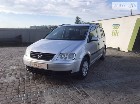 Volkswagen Touran 2004  випуску Тернопіль з двигуном 1.6 л бензин універсал механіка за 5999 долл. 