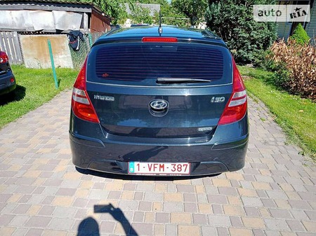 Hyundai i30 2010  випуску Рівне з двигуном 1.6 л дизель хэтчбек механіка за 6400 долл. 