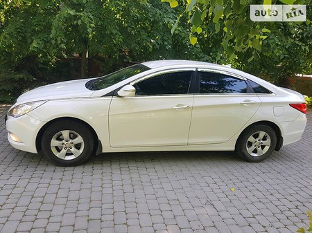 Hyundai Sonata 2013  випуску Вінниця з двигуном 2 л газ седан автомат за 8888 долл. 