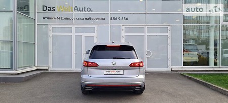 Volkswagen Touareg 2019  випуску Київ з двигуном 3 л дизель позашляховик  за 60000 долл. 