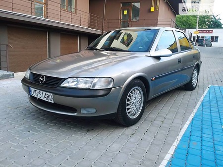 Opel Vectra 1998  випуску Львів з двигуном 1.6 л  седан механіка за 1280 долл. 