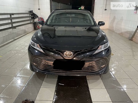Toyota Camry 2019  випуску Львів з двигуном 2.5 л бензин седан автомат за 18000 долл. 