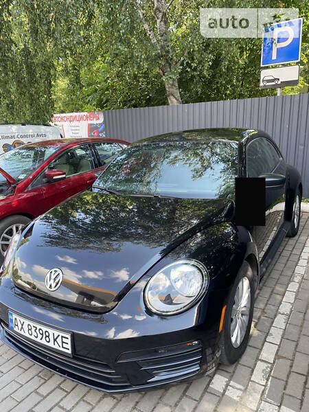 Volkswagen Beetle 2018  випуску Харків з двигуном 2 л бензин хэтчбек автомат за 15300 долл. 