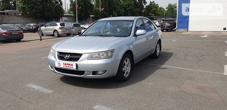 Hyundai Sonata 2005  випуску Київ з двигуном 2.4 л бензин седан автомат за 6900 долл. 