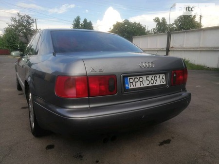 Audi A8 1998  випуску Черкаси з двигуном 3.7 л бензин седан автомат за 2850 долл. 
