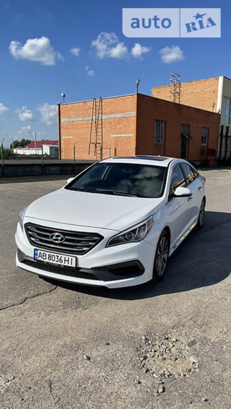 Hyundai Sonata 2015  випуску Вінниця з двигуном 2.4 л бензин седан автомат за 14800 долл. 