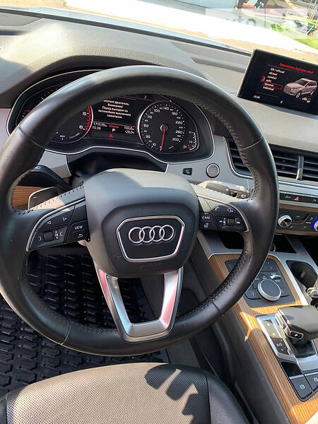 Audi Q7 2015  випуску Дніпро з двигуном 0 л дизель позашляховик автомат за 44000 долл. 