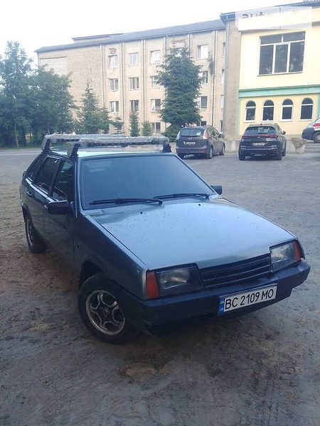 Lada 2109 1993  випуску Львів з двигуном 1.5 л  хэтчбек механіка за 1500 долл. 