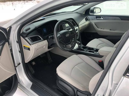 Hyundai Sonata 2016  випуску Чернігів з двигуном 2.4 л бензин седан автомат за 12700 долл. 
