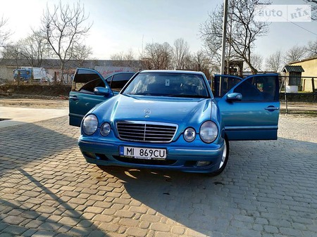 Mercedes-Benz E 270 2000  випуску Чернівці з двигуном 0 л дизель седан автомат за 2999 долл. 