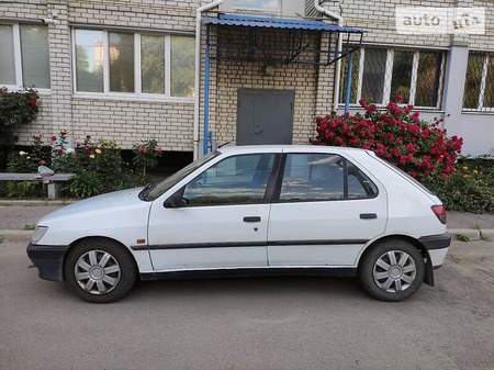 Peugeot 306 1993  випуску Харків з двигуном 1.9 л дизель хэтчбек механіка за 1500 долл. 