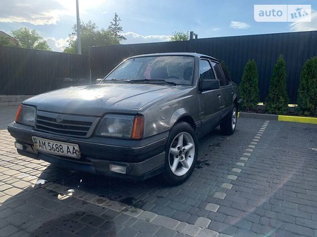 Opel Ascona 1987  випуску Житомир з двигуном 1.6 л  седан механіка за 1800 долл. 