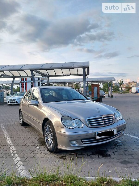 Mercedes-Benz C 220 2004  випуску Вінниця з двигуном 2.1 л дизель седан механіка за 6200 долл. 