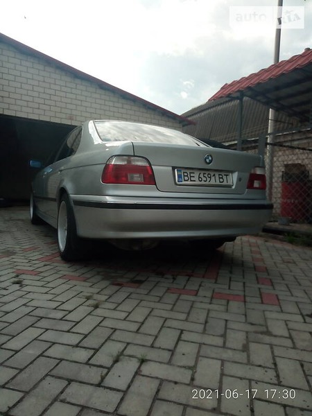 BMW 520 2000  випуску Миколаїв з двигуном 2 л  седан механіка за 6400 долл. 