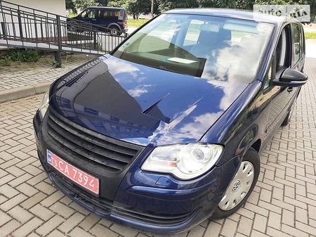 Volkswagen Touran 2004  випуску Львів з двигуном 0 л бензин мінівен механіка за 5400 долл. 