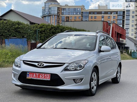 Hyundai i30 2010  випуску Луцьк з двигуном 1.6 л  універсал механіка за 6200 долл. 