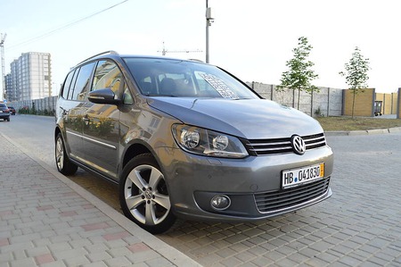Volkswagen Touran 2011  випуску Одеса з двигуном 2 л дизель мінівен автомат за 12700 долл. 