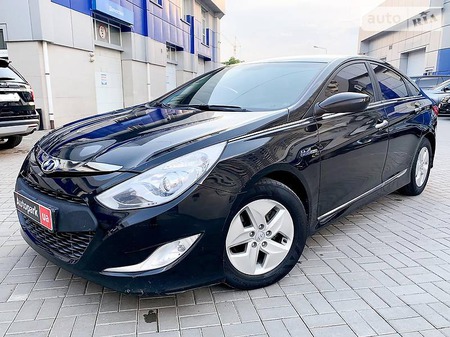 Hyundai Sonata 2012  випуску Одеса з двигуном 2 л гібрид седан автомат за 11990 долл. 