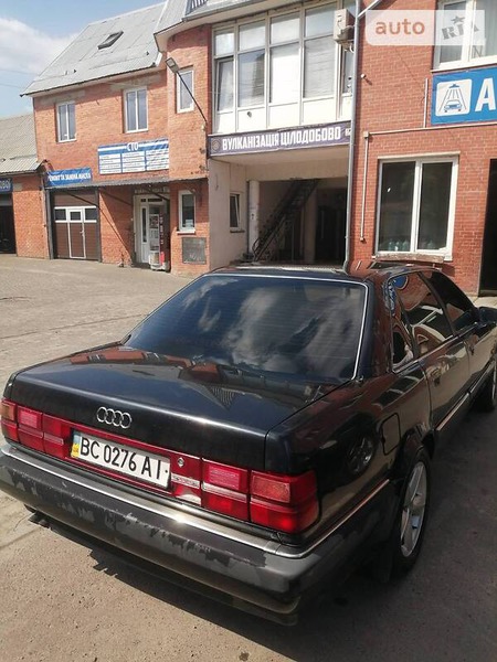 Audi V8 1988  випуску Львів з двигуном 3 л бензин седан автомат за 1900 долл. 