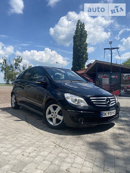 Mercedes-Benz B 150 2005  випуску Львів з двигуном 1.5 л бензин універсал автомат за 6350 долл. 