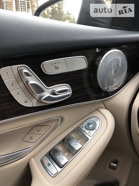 Mercedes-Benz GLC 300 2017  випуску Одеса з двигуном 2 л бензин позашляховик автомат за 36800 долл. 