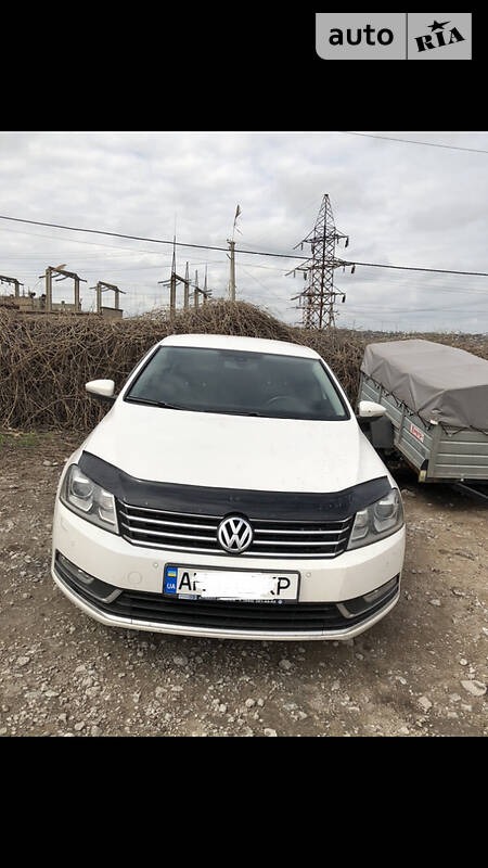 Volkswagen Passat 2012  випуску Донецьк з двигуном 1.8 л бензин седан автомат за 10000 долл. 