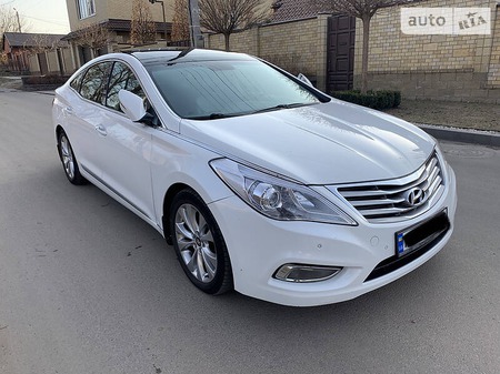 Hyundai Azera 2012  випуску Харків з двигуном 3 л  седан автомат за 14500 долл. 