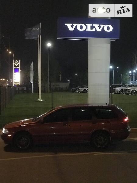 Volvo V40 1998  випуску Київ з двигуном 1.7 л бензин універсал механіка за 3100 долл. 